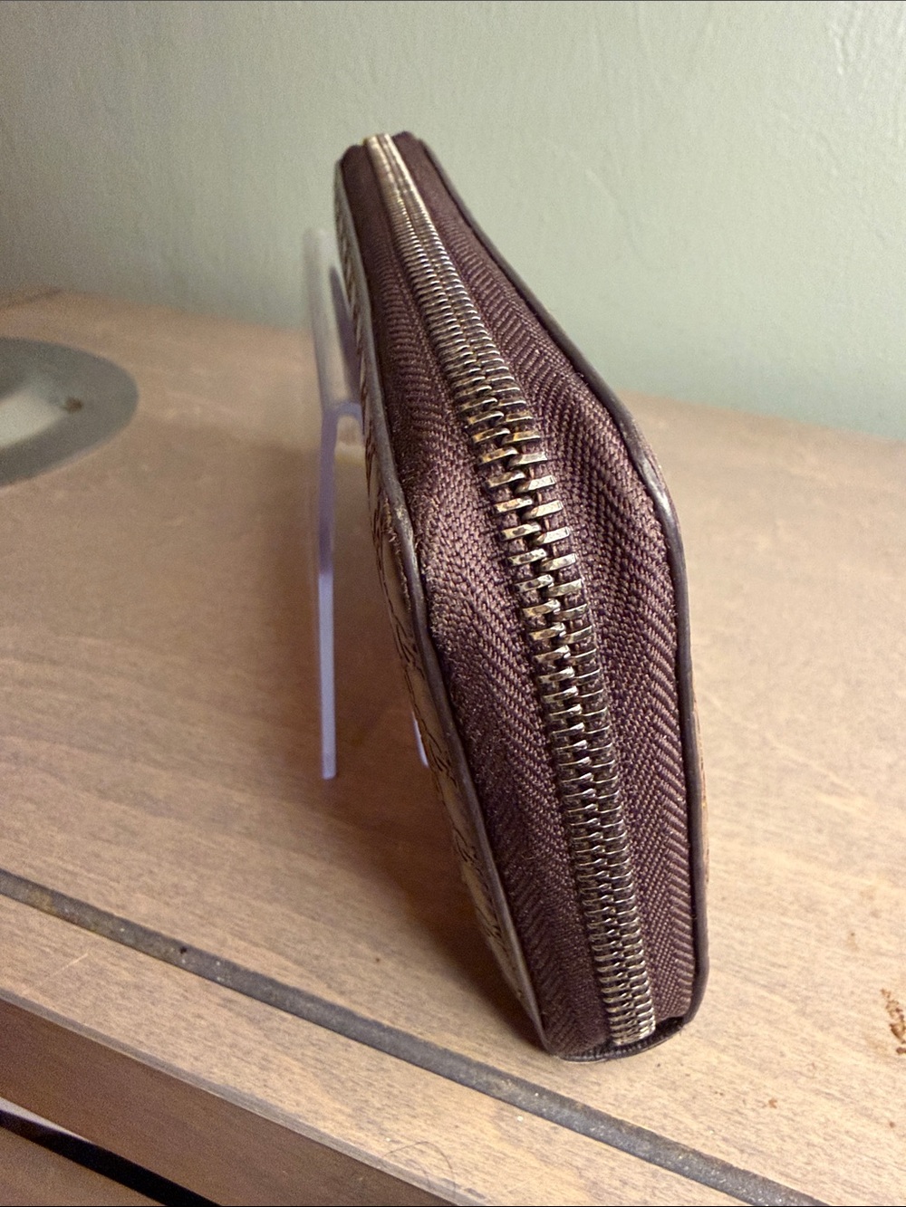 Gucci Microguccissima Zip Around Wallet in Unique Metallic Gold to Bronze - Picture 3 of 11